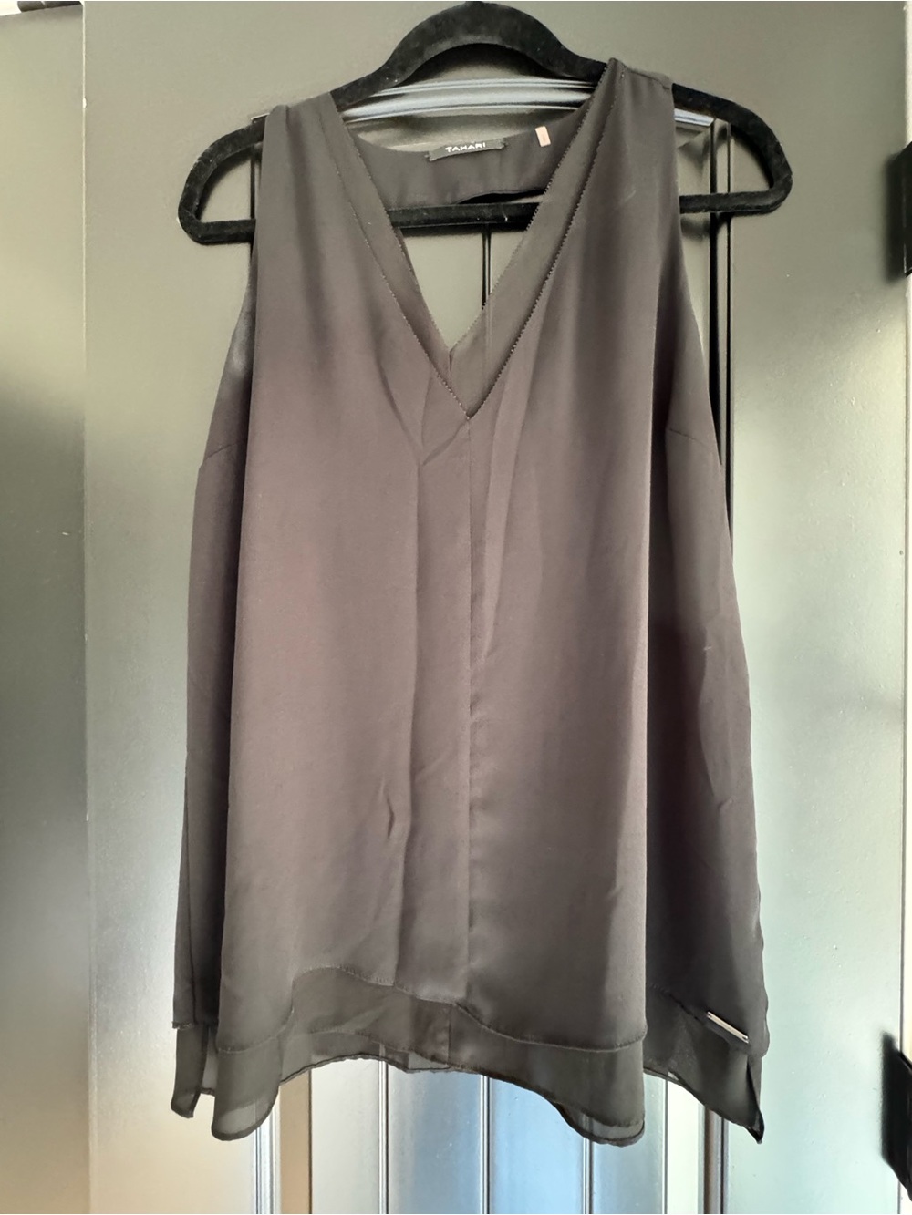 Tahari Black V-Neck Sleeveless Camisole